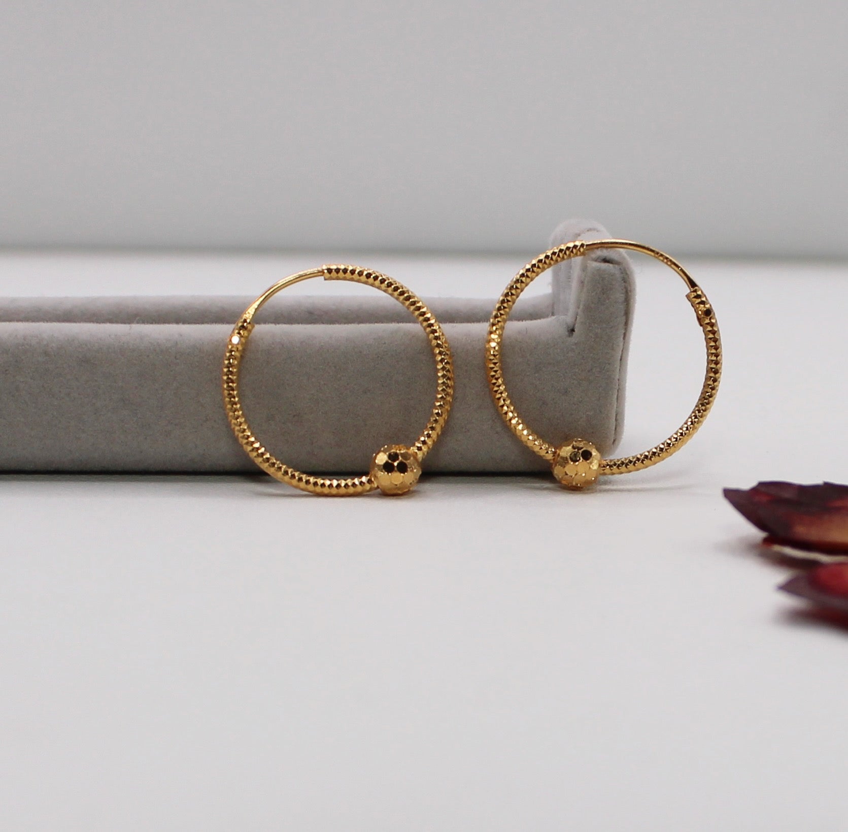 Dainty Hoops | 17mm