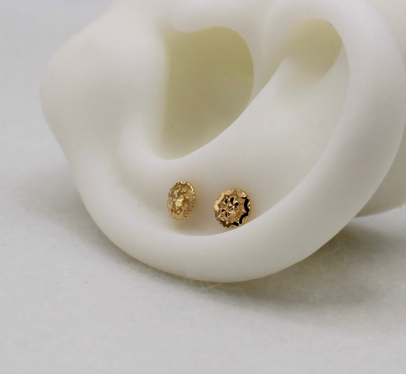Round Detailed Stud | 4mm