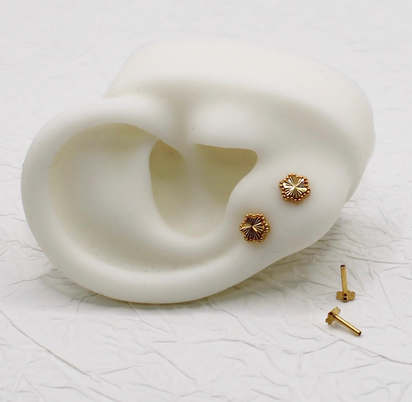 Dotted Flowery Studs | 6 leaves