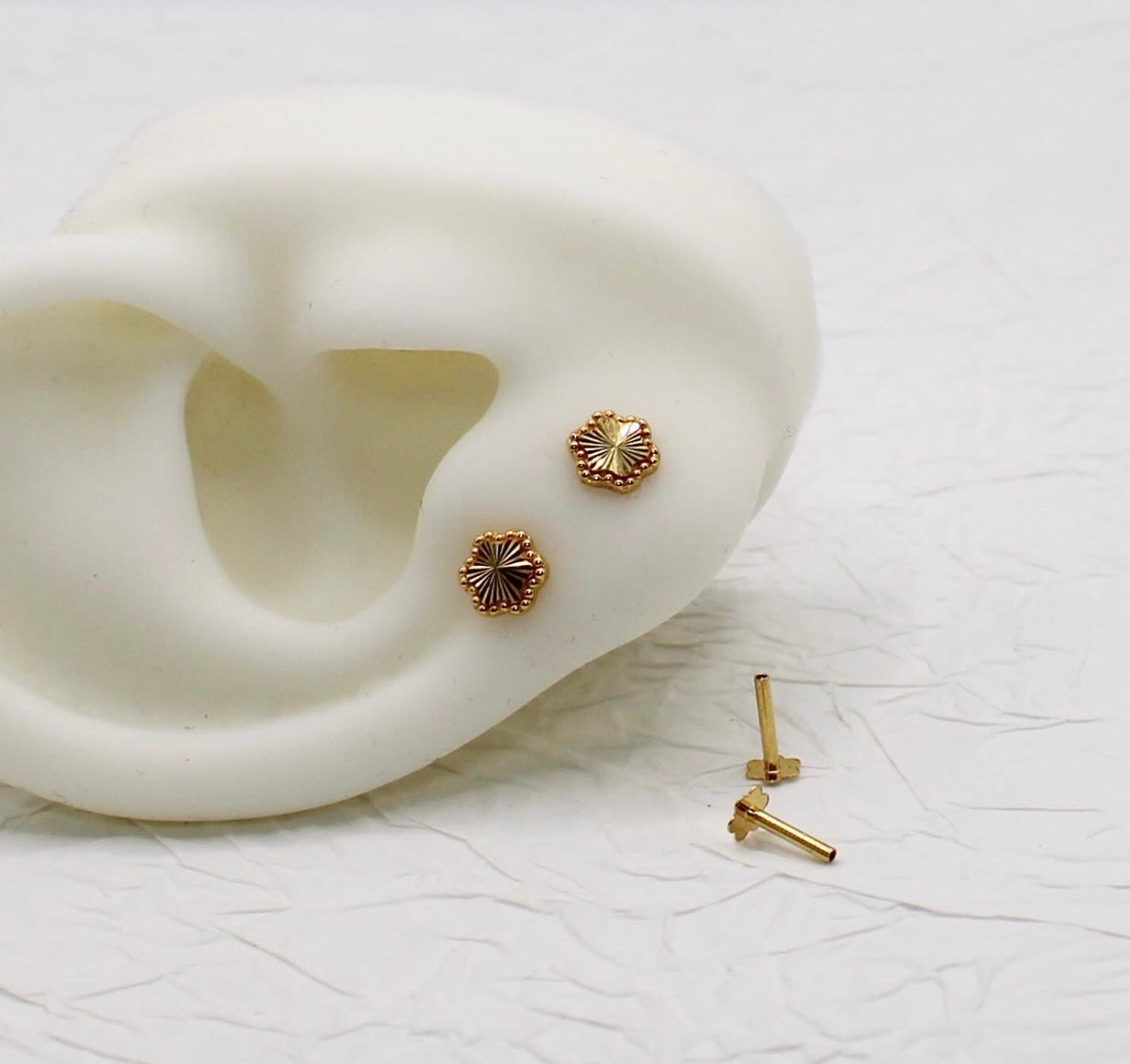 Dotted Flowery Studs | 6 leaves