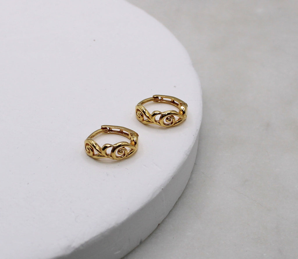 Swirly Detailed Huggies | 8.5mm