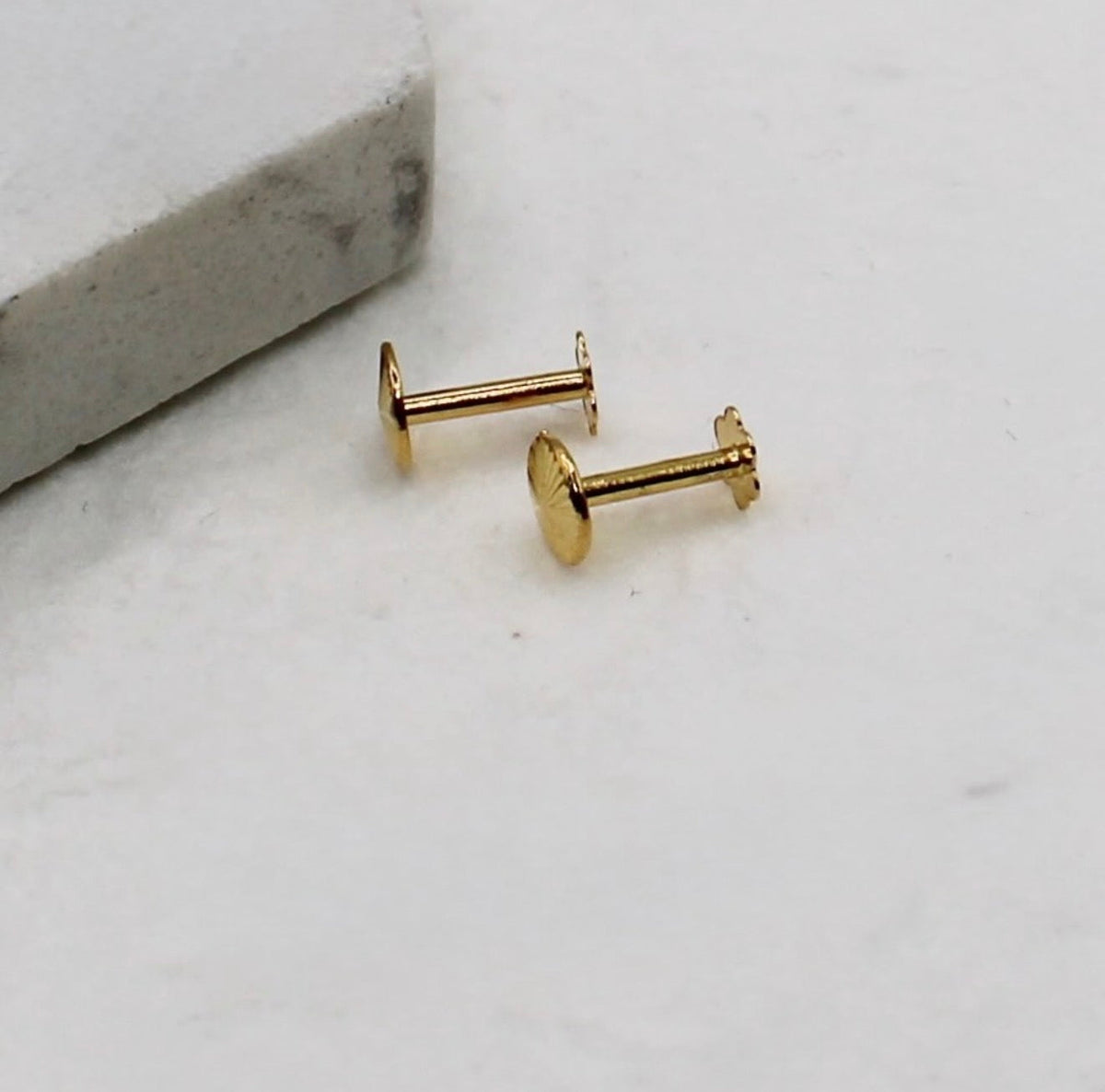 Round Detailed Flat Studs | 18carat