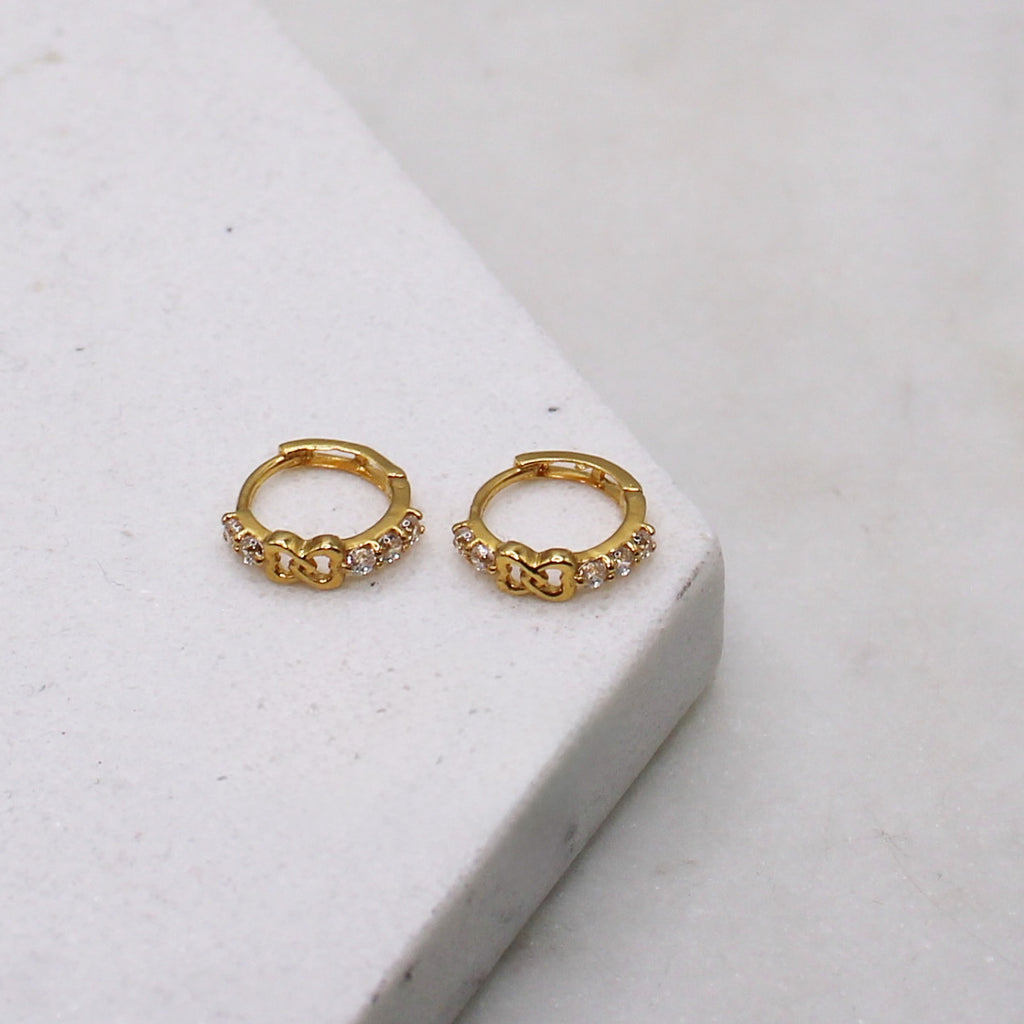 Mini Linked Heart Huggies (7mm)