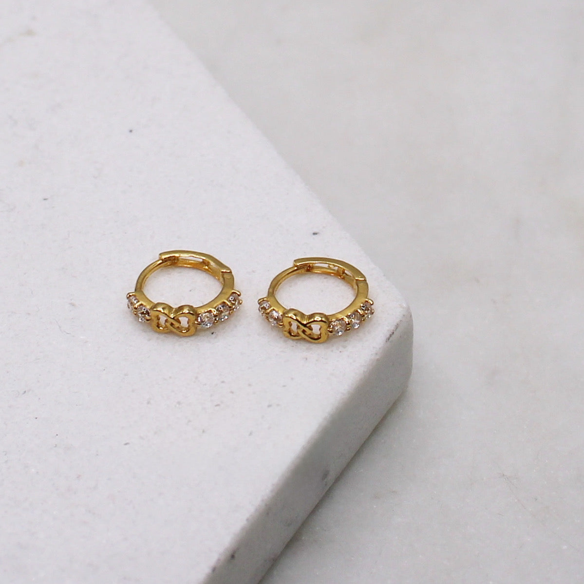 Mini Linked Heart Huggies (7mm)