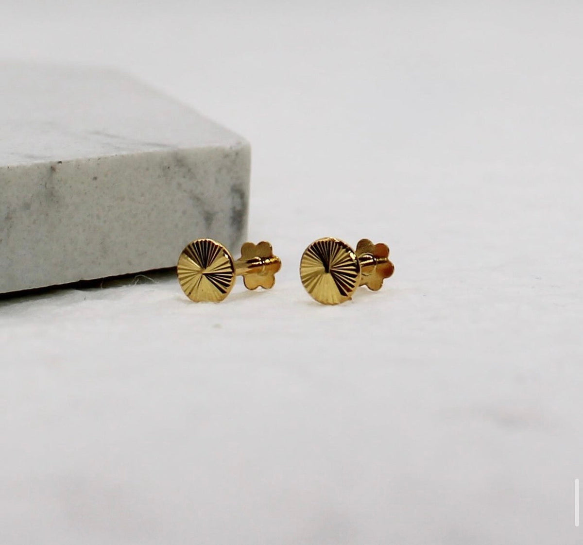 Round Detailed Flat Studs | 18carat