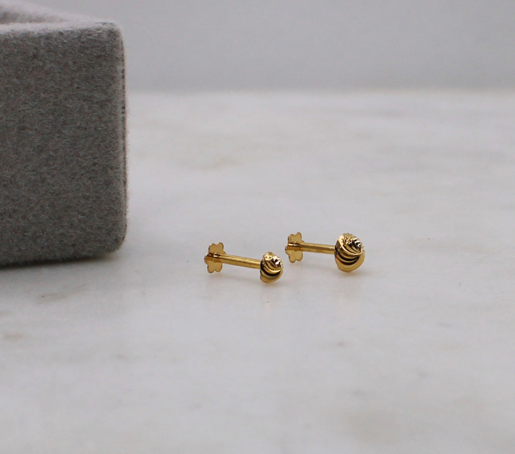 Swirly Stud (single piece)