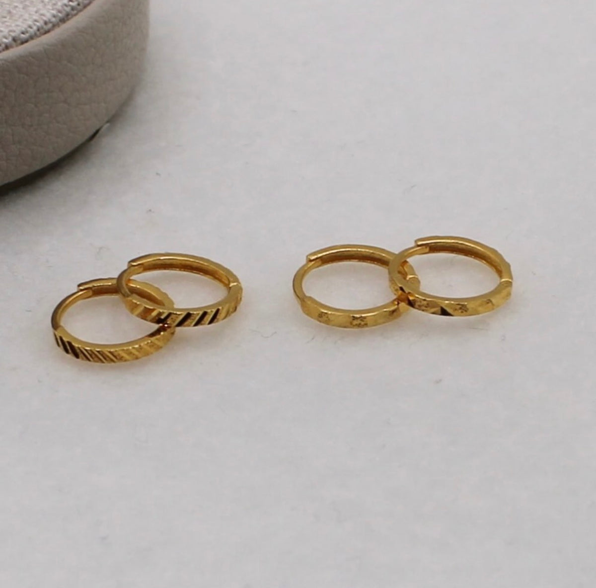 Thin Detailed Huggies | 8.5mm