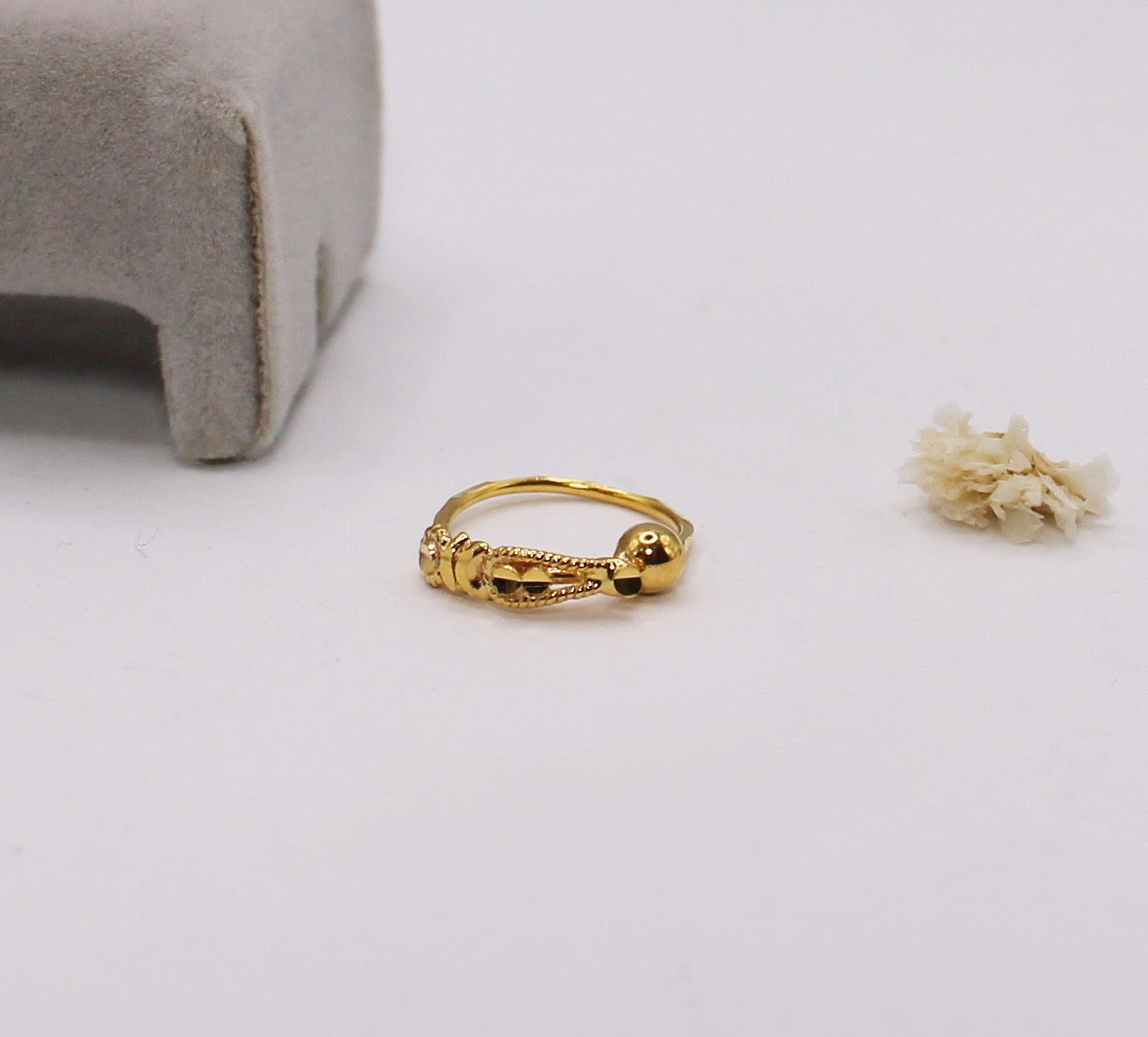 Detailed Dainty Hoop