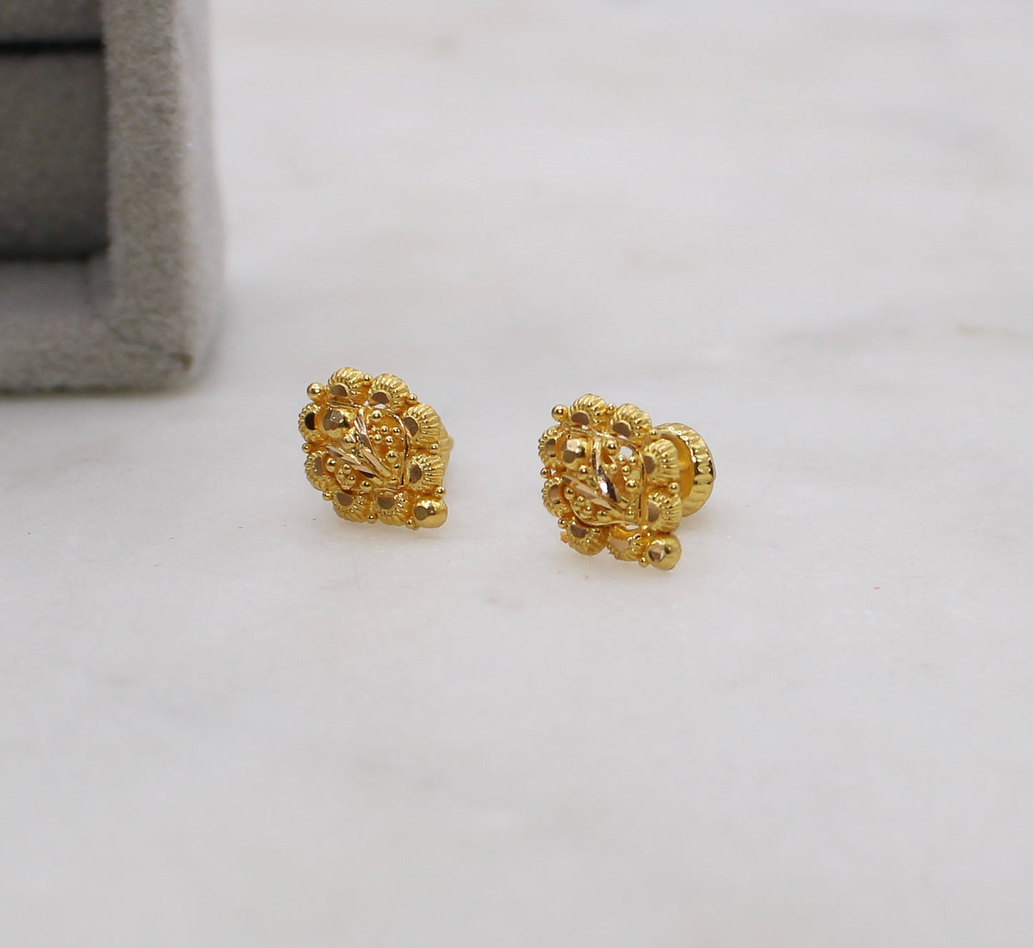 Mini 22carat Tear-shape Studs