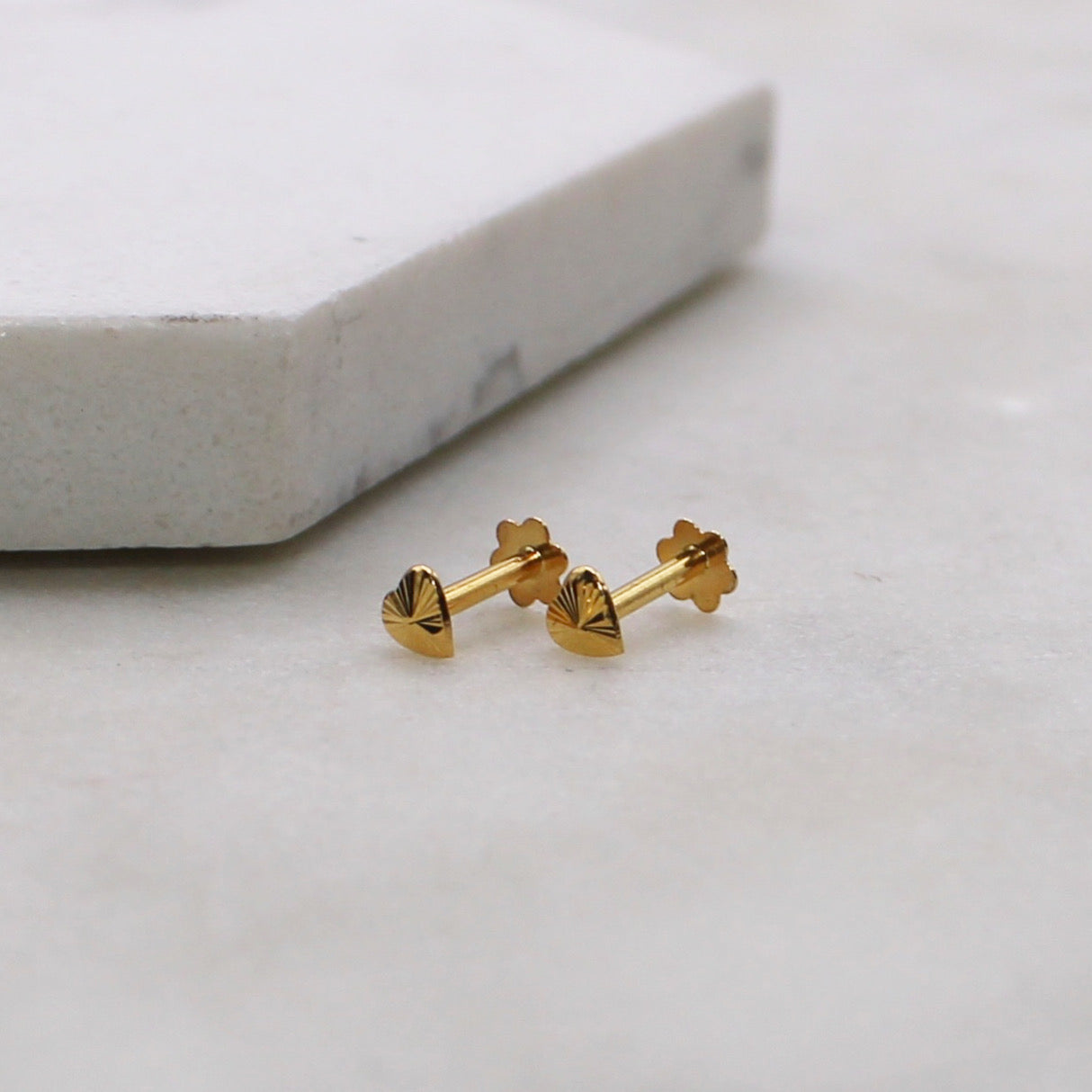 18carat Detailed Heart Studs