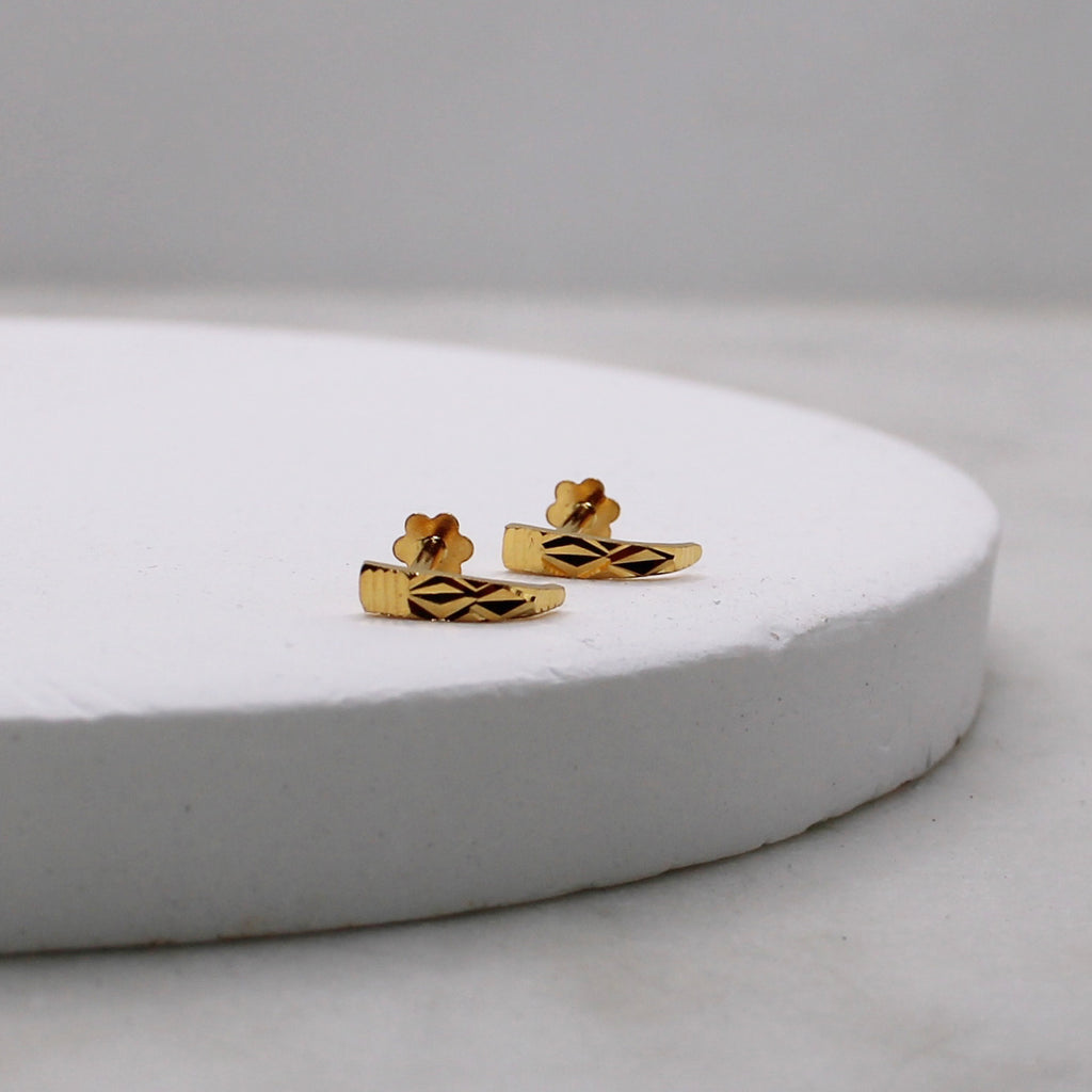 Diamond-cut Detailed Long Studs