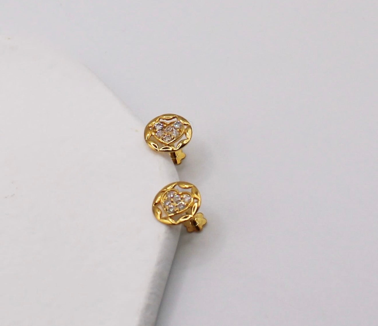 Round Heart Studs | pair