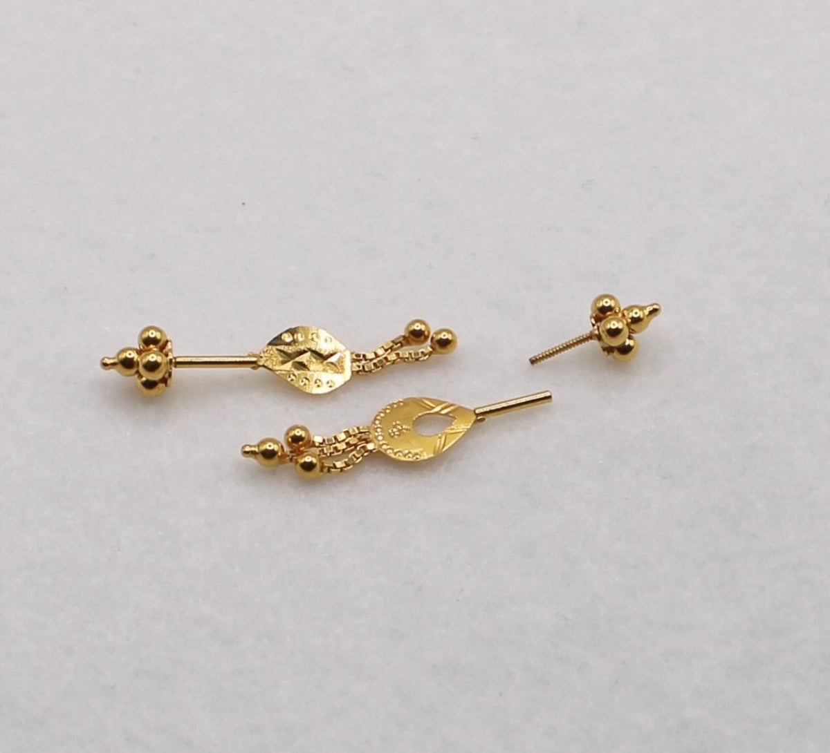 Flat detailed Vertical Helix Stud