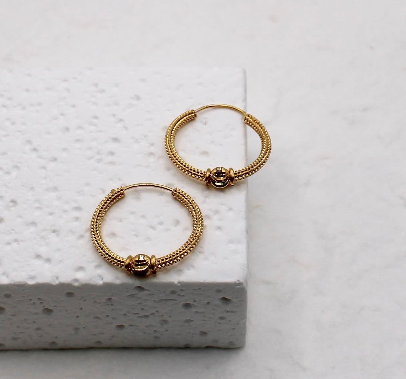 Detailed Medium Hoops | 18carat