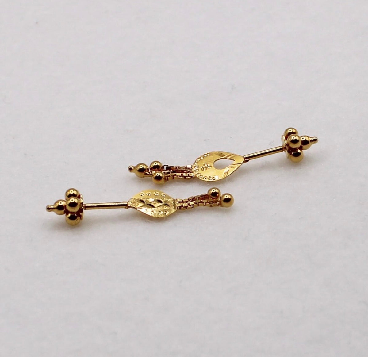 Flat detailed Vertical Helix Stud