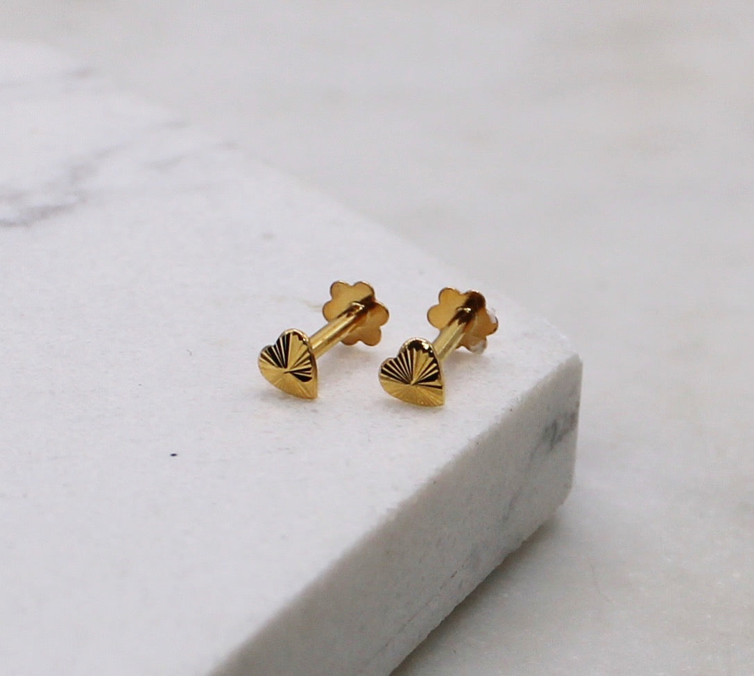 18carat Detailed Heart Studs