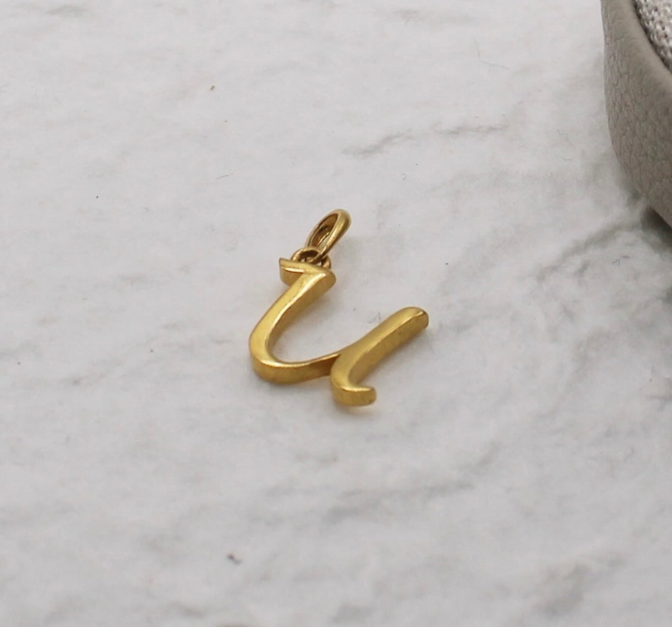 22carat Initial ‘U’ Pendant