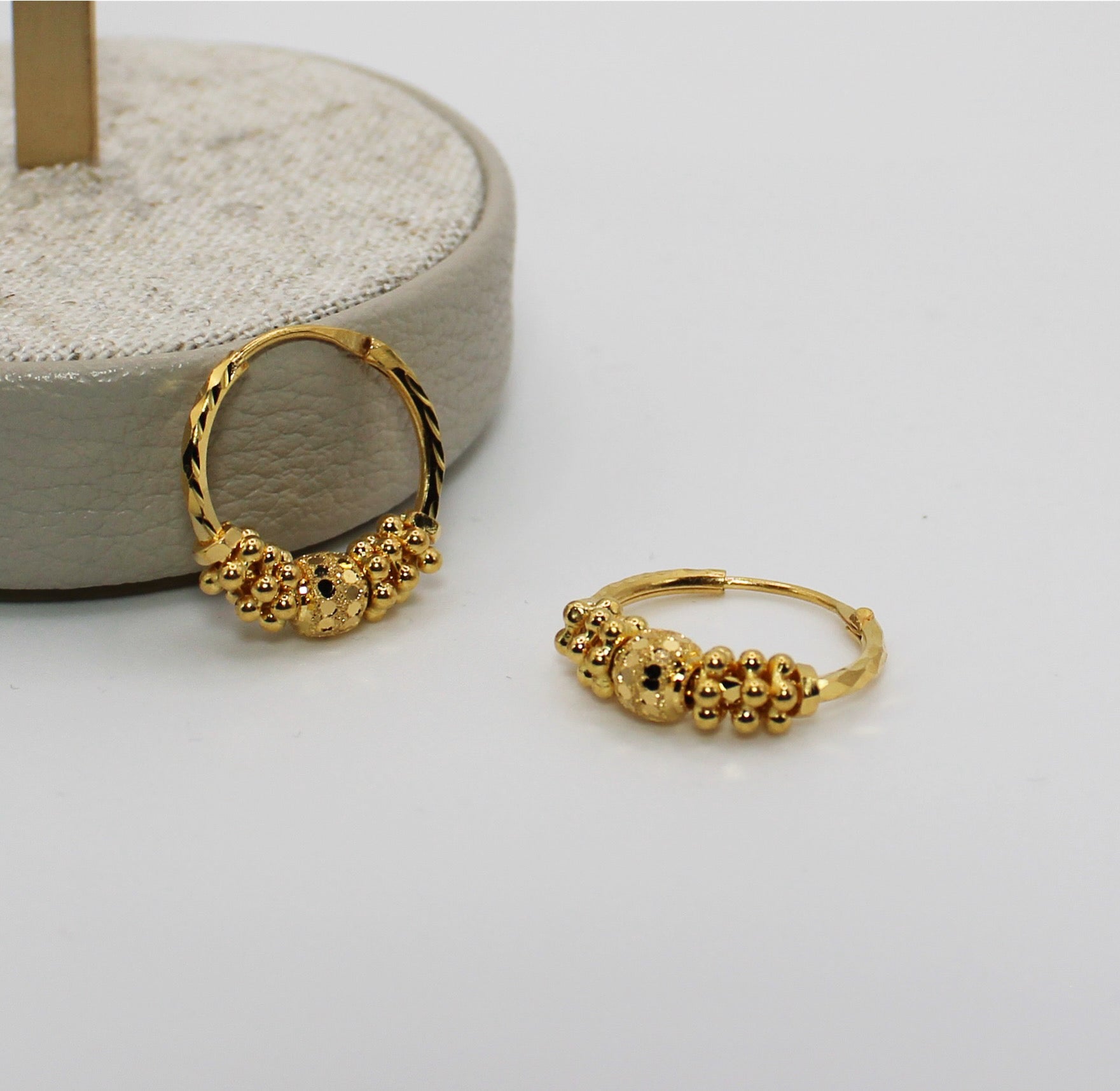 Detailed Hoop Earrings | 22carat