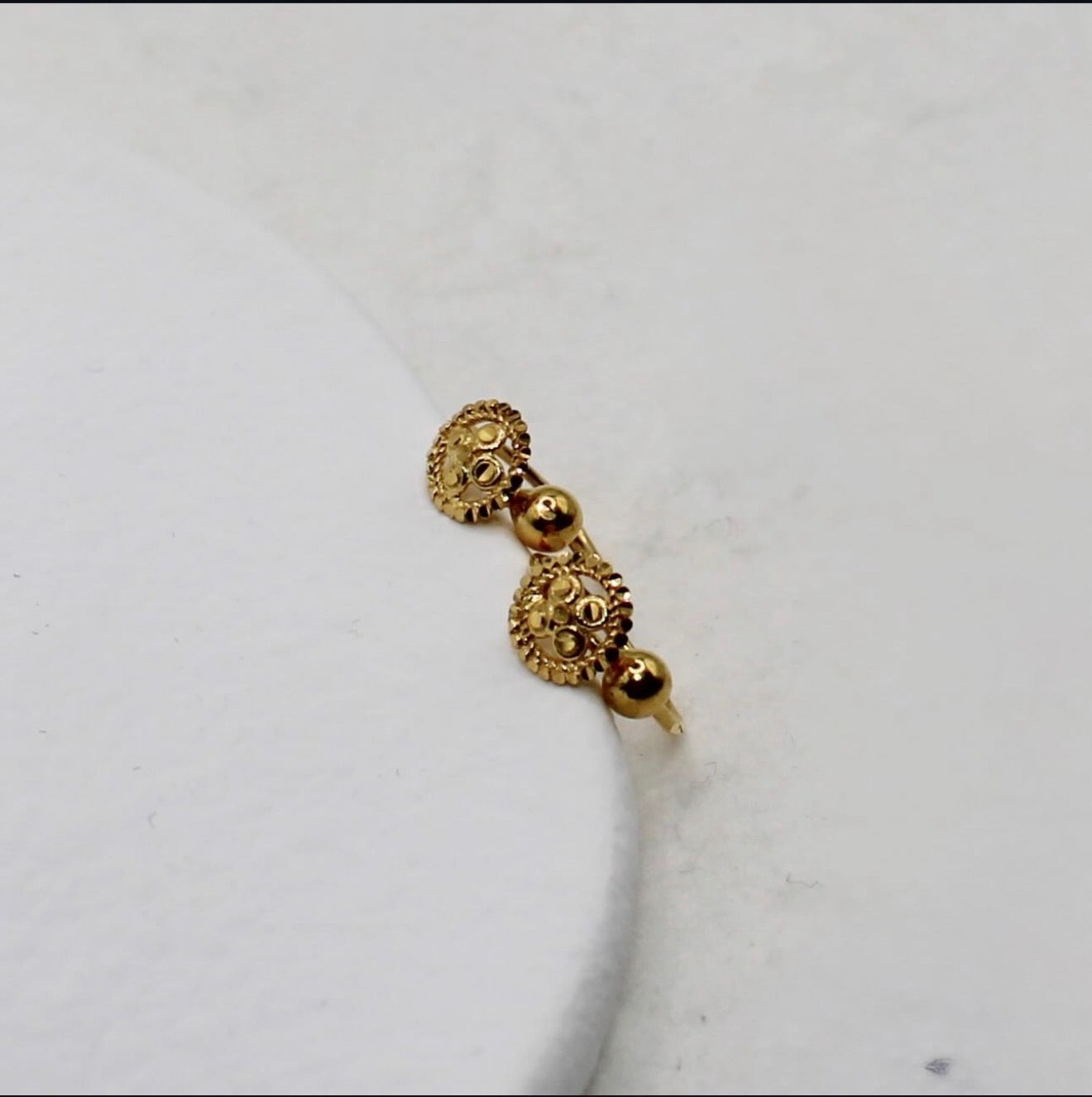 Small Round Detailed Huggies | 9mm