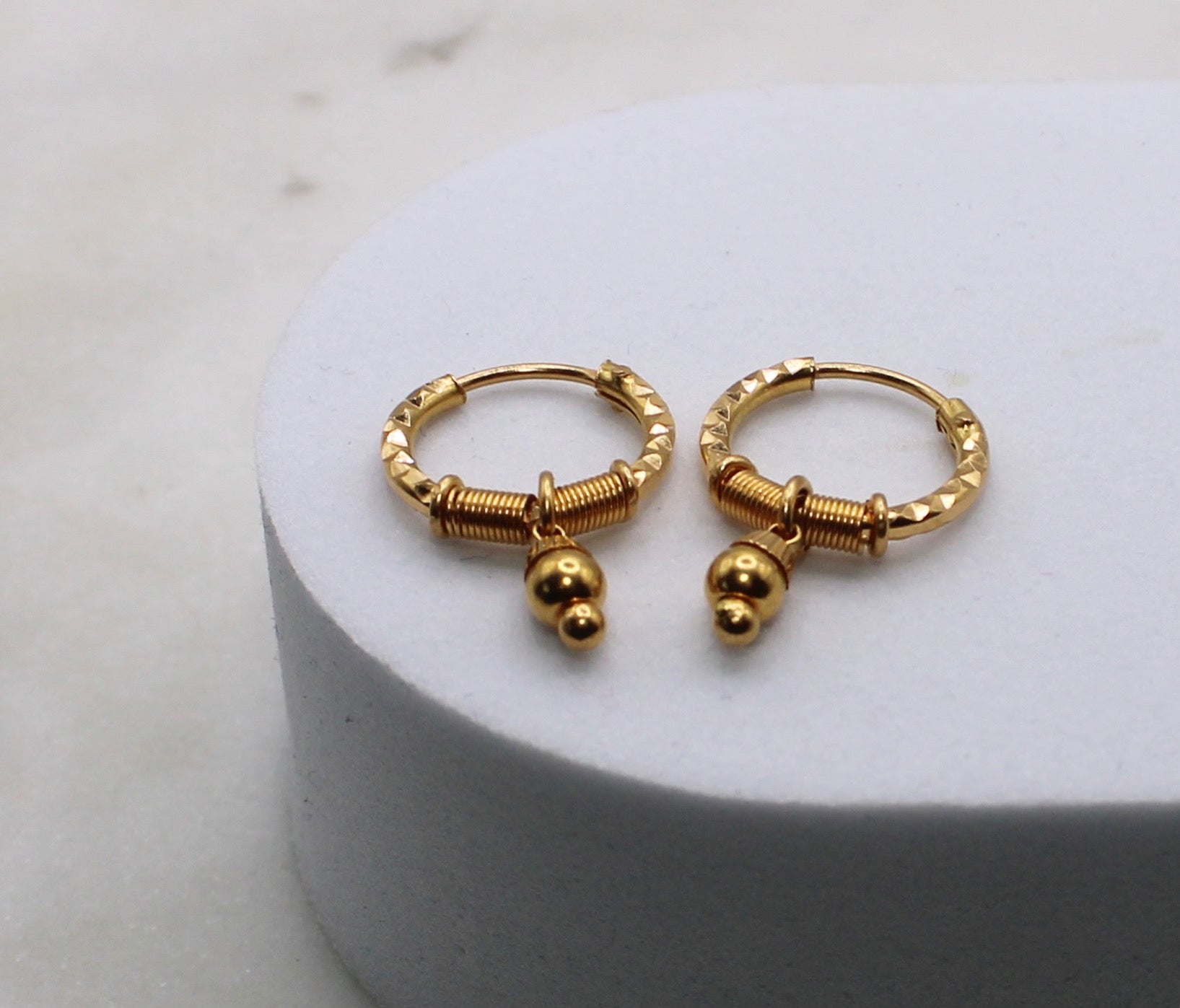 Solid Detail Hoops | 22carat
