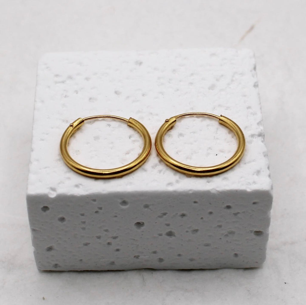Minimal 22carat Hoops | 16.5mm