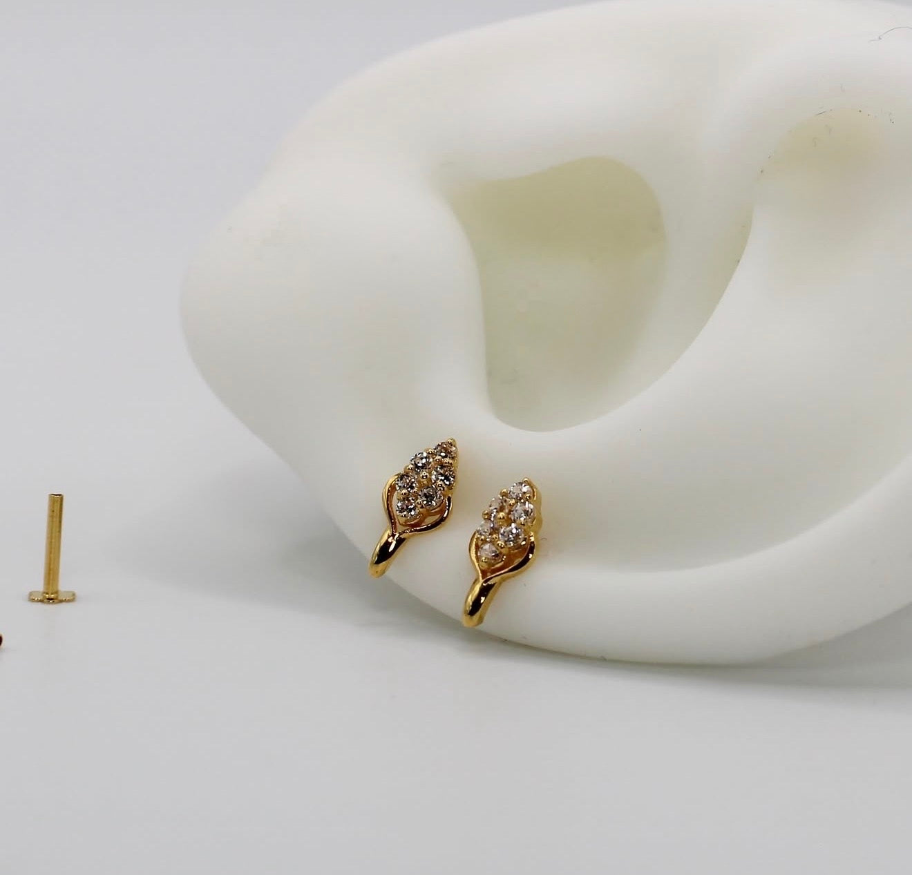 Detailed Long Stud | single piece