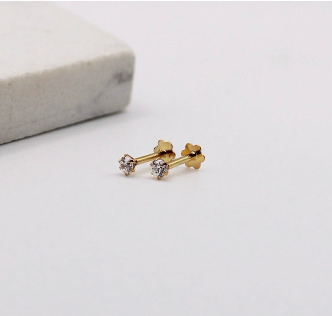 Sparkly Studs | 2.5mm