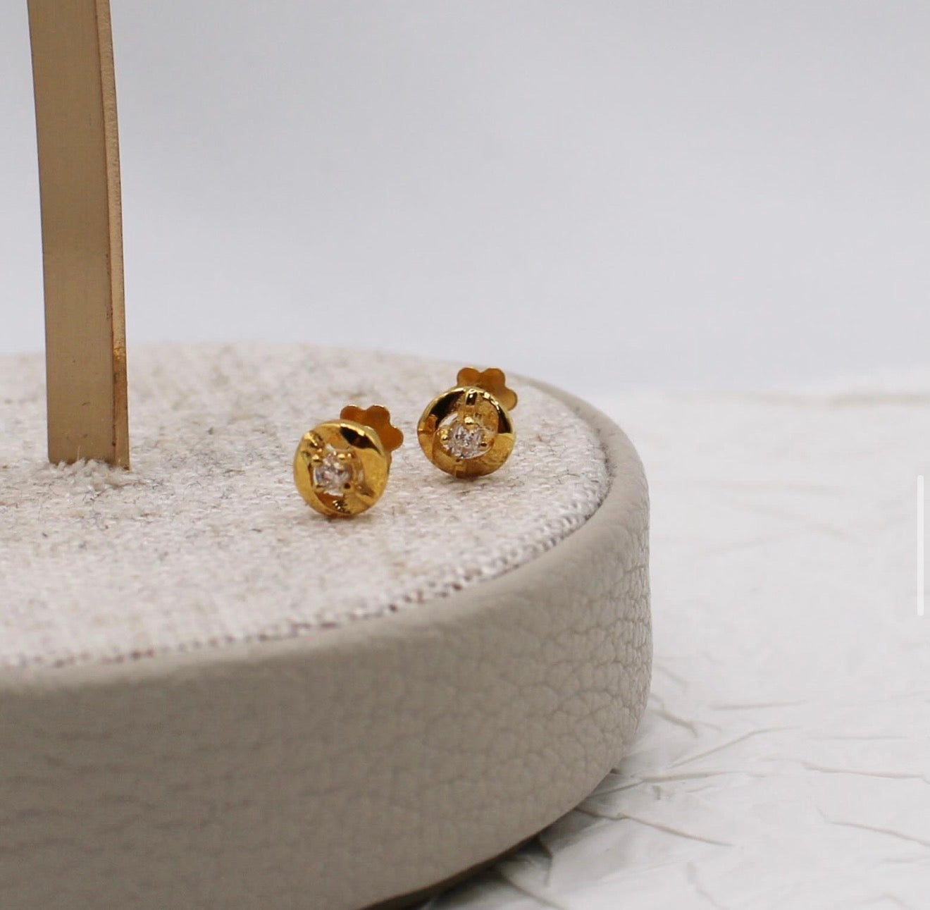 Simple Sparkle Studs | 4.5mm