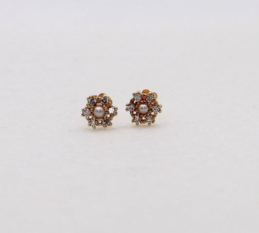 Dainty Pearly Studs