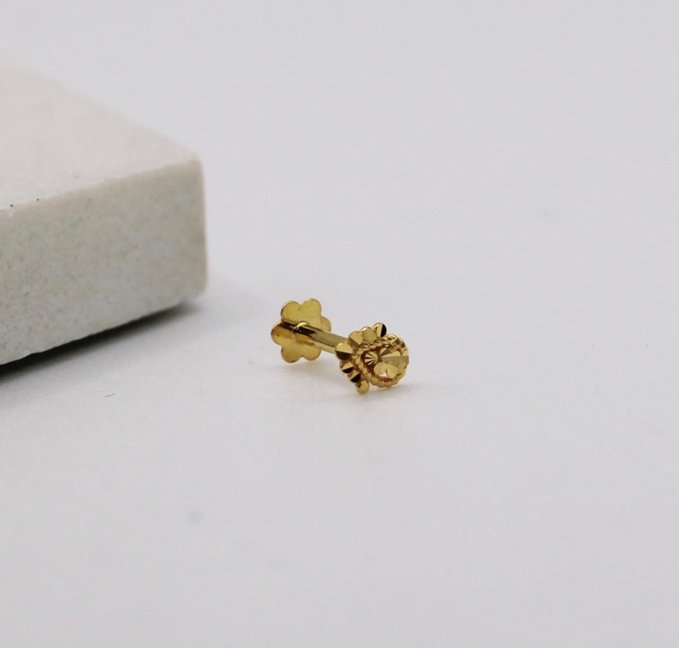 Gold Petal Stud | 4mm