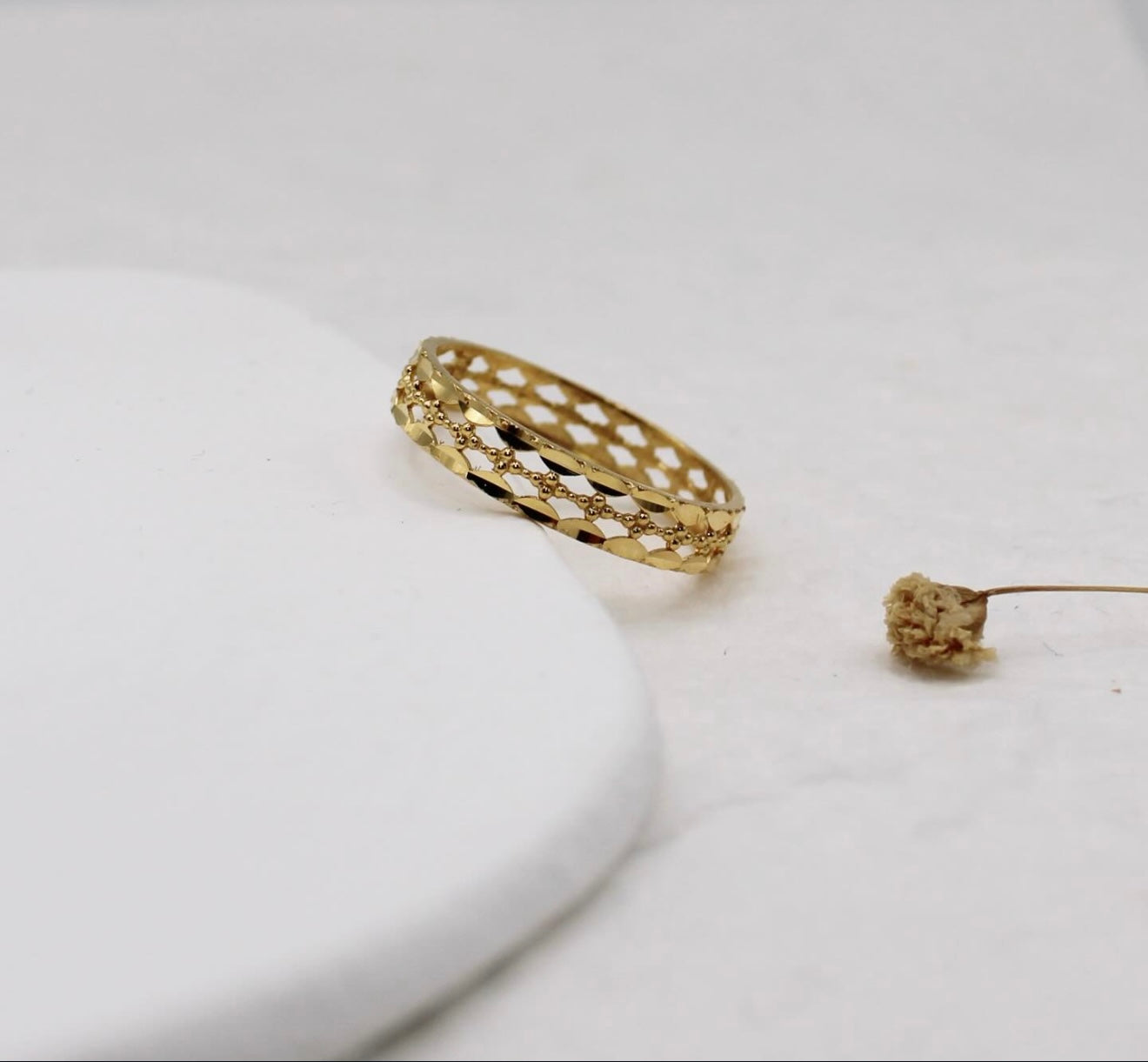 Shiny Detailed Band Ring