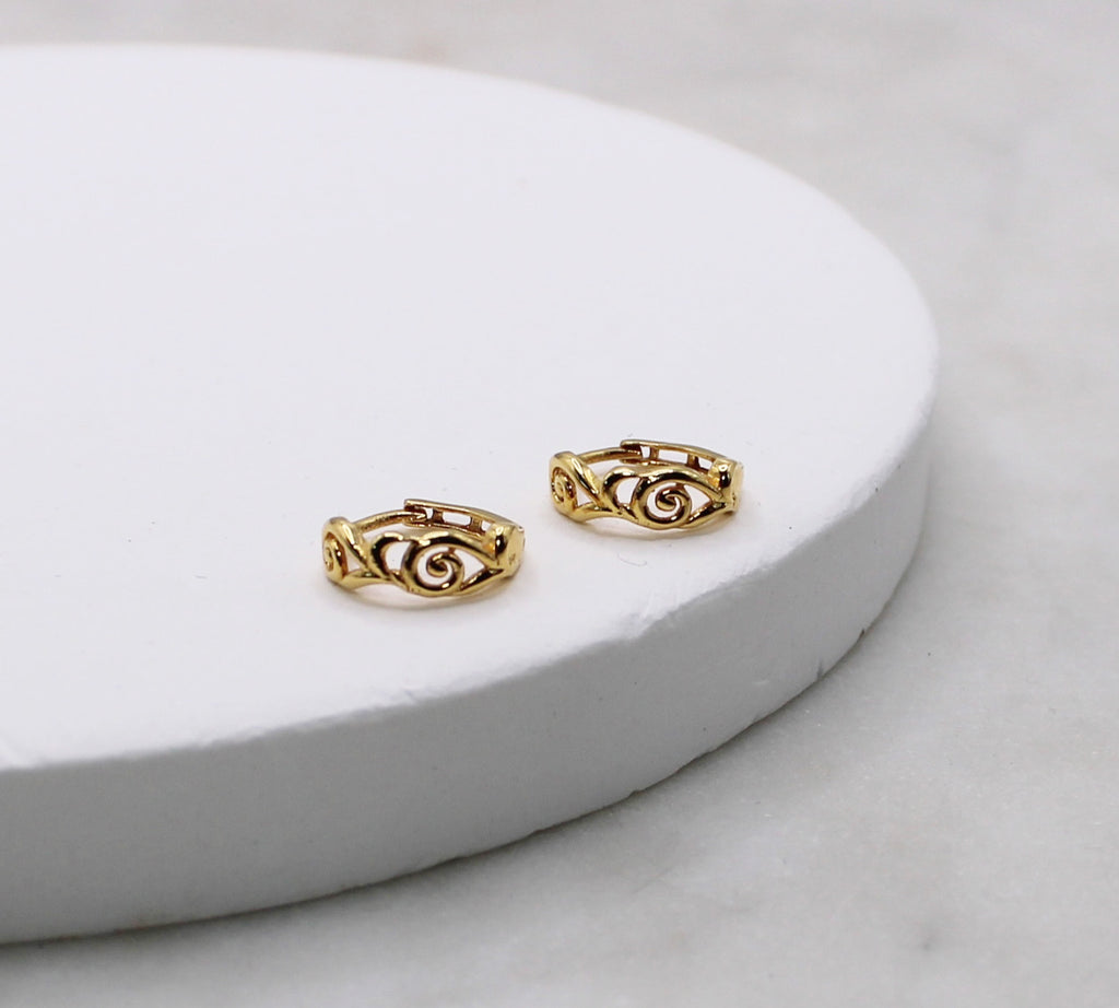 Swirly Detailed Huggies | 8.5mm