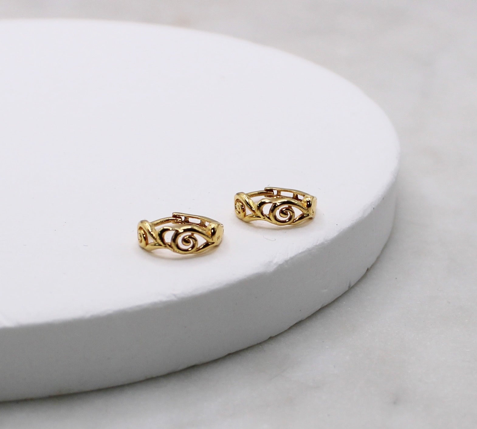 Swirly Detailed Huggies | 8.5mm