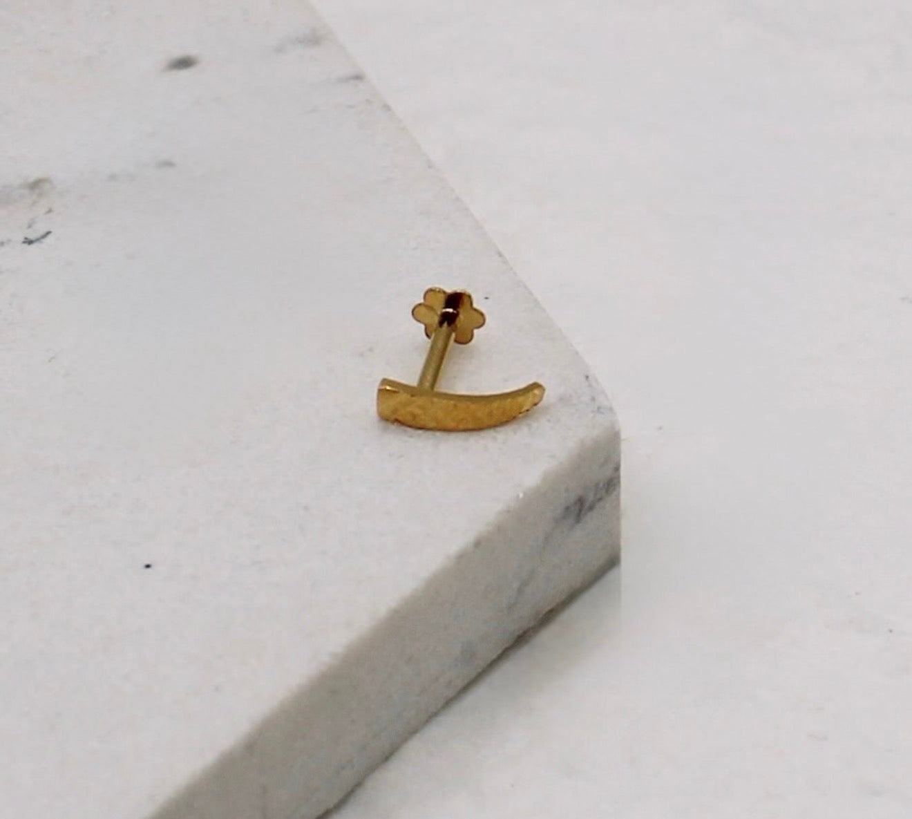 Detailed Long Stud