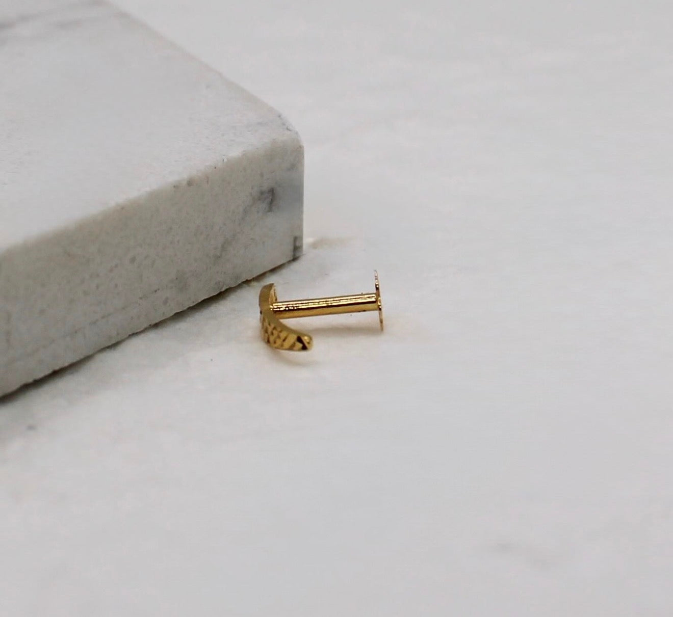 Detailed Long Stud