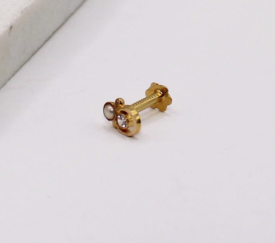 Detailed Stud with Pearl