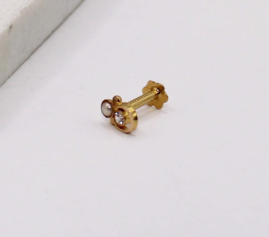 Detailed Stud with Pearl