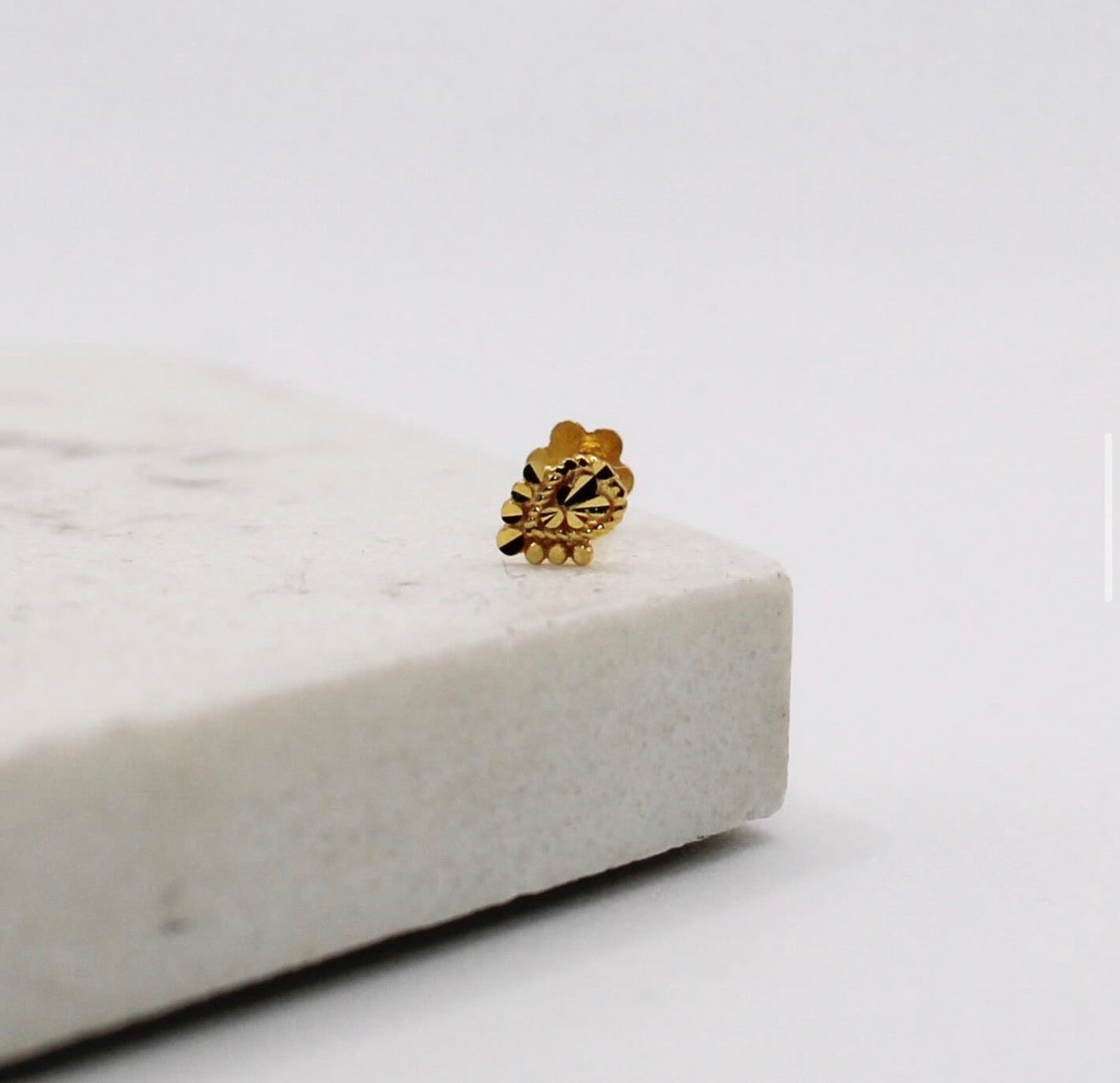 Gold Petal Stud | 4mm
