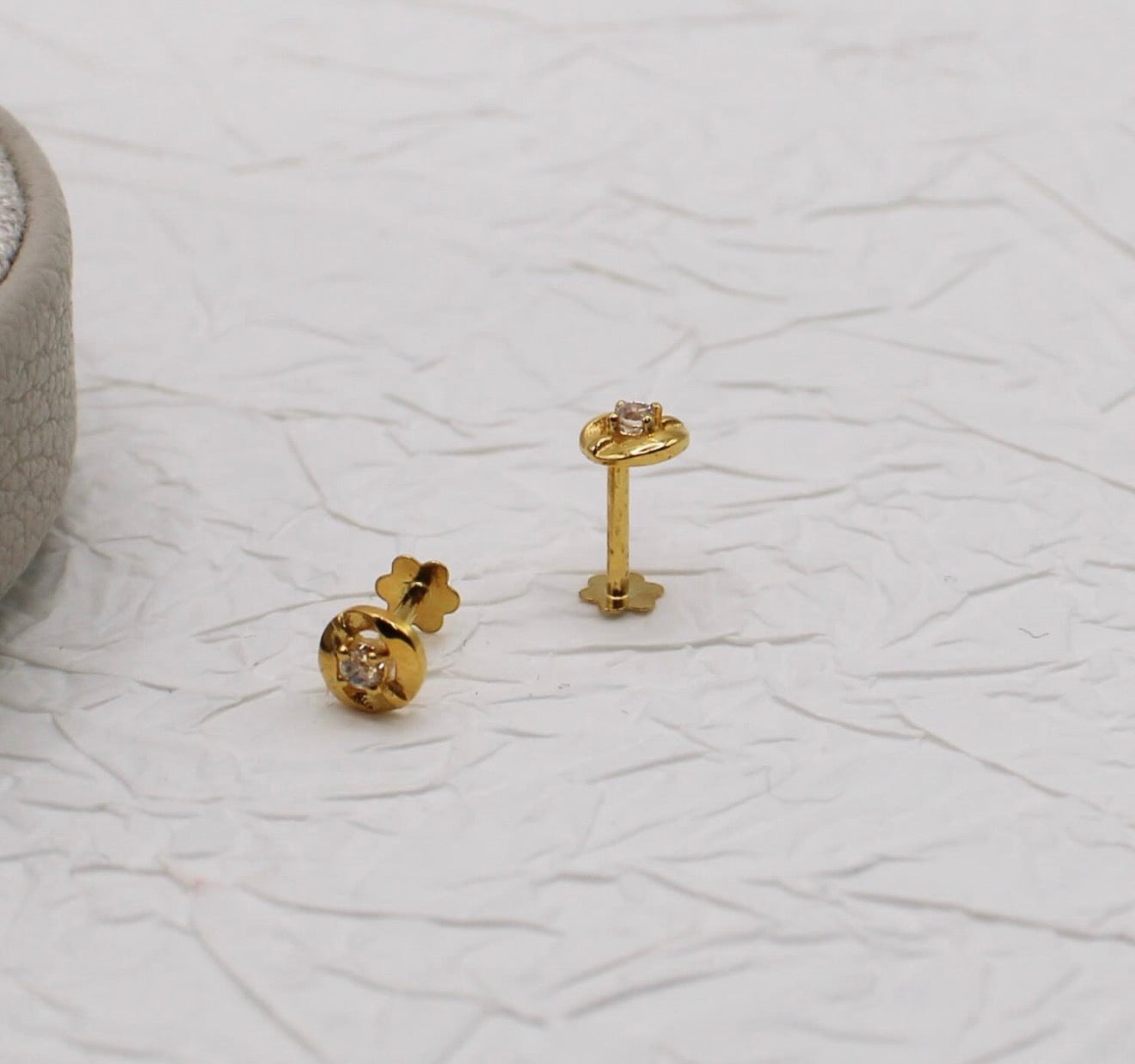 Simple Sparkle Studs | 4.5mm