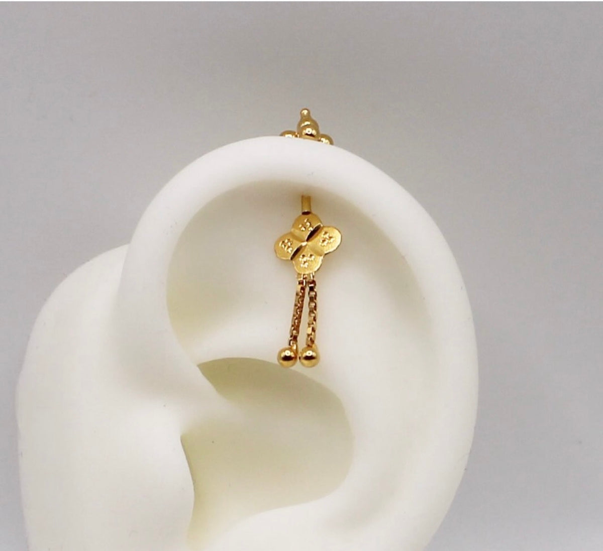Clover Vertical Helix Stud