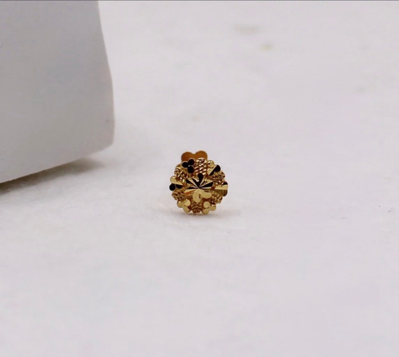 Golden Stud | 5mm
