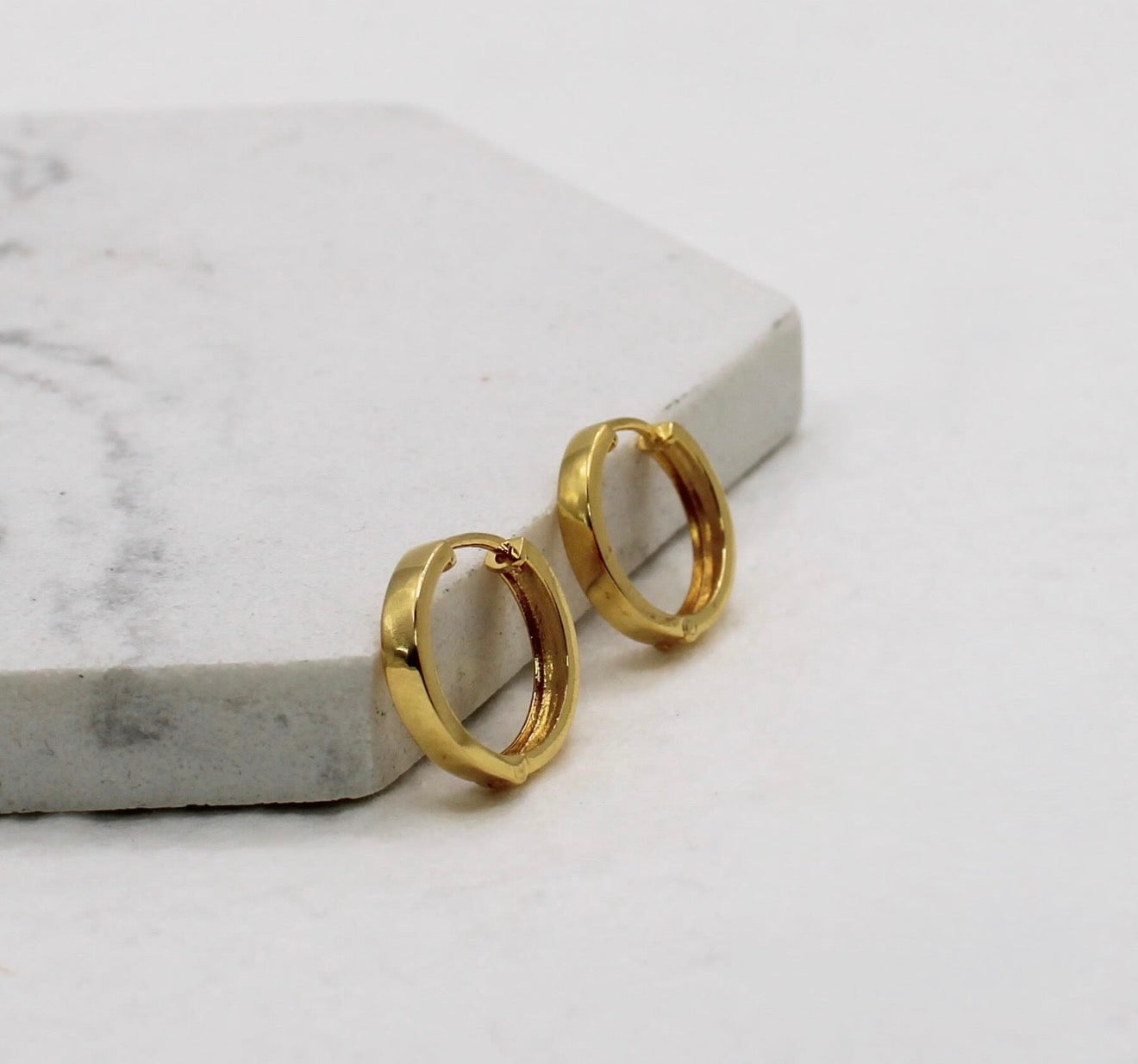 Minimal Wide Huggies | 12mm