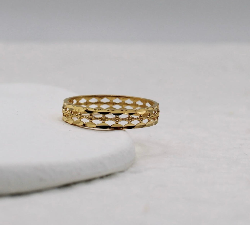 Shiny Detailed Band Ring