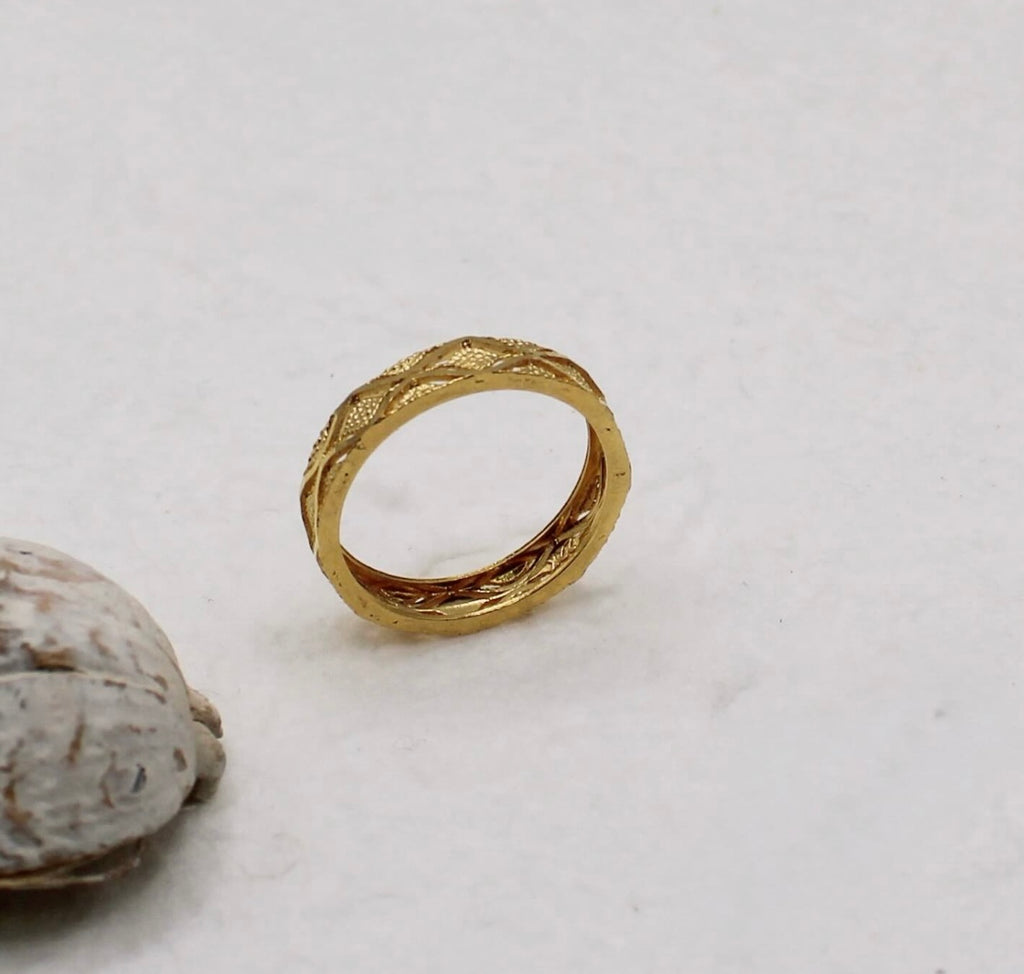 Detailed Band Ring