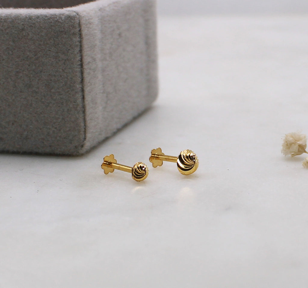 Swirly Stud (single piece)