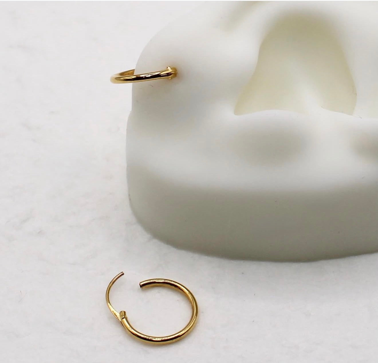 Minimal Hoops | 18carat