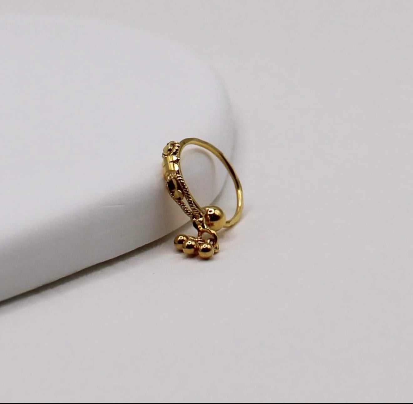 Dainty 3-ball Hoop