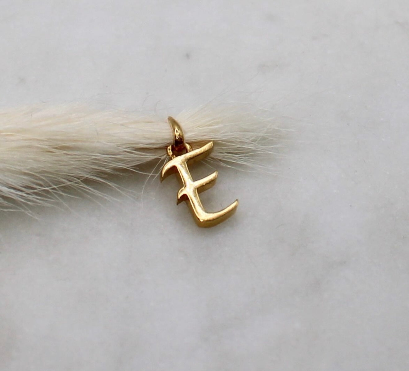 Small 22carat Initial ‘E’ Pendant