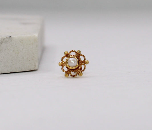 Detailed Pearl Stud