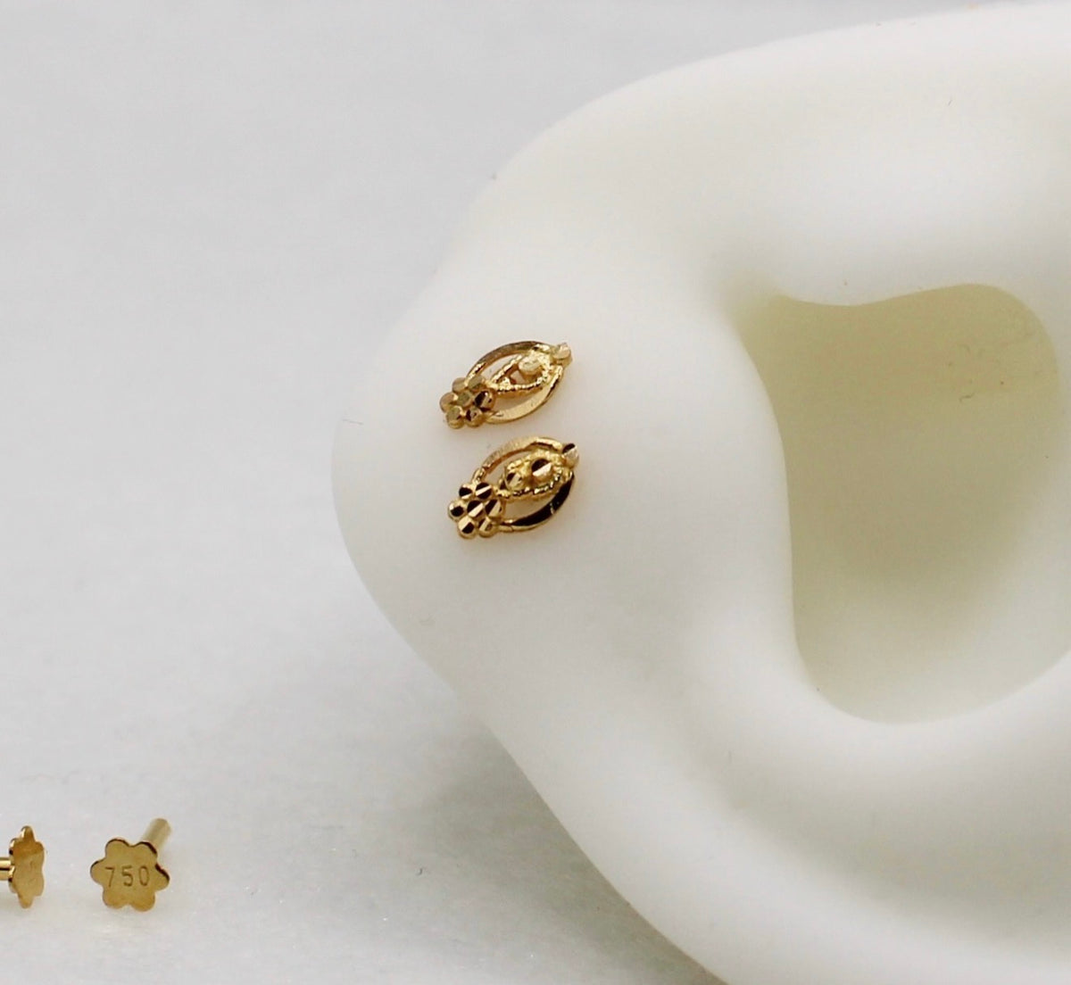 Detailed Small Studs | 18carat